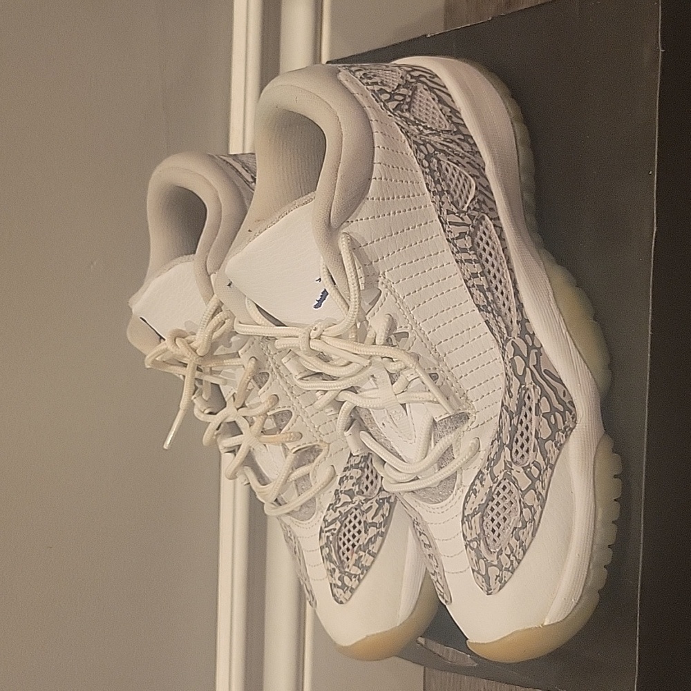Jordan 11 Retro Low BG